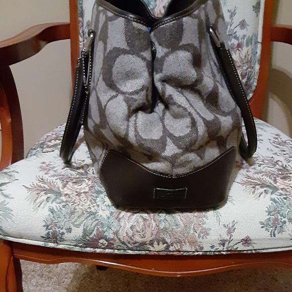 Coach Vintage Signature Wool & Leather Handbag - Picture 15 of 16